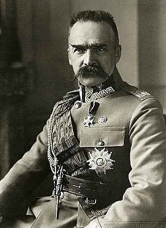 330px-Józef_Piłsudski_(-1930).jpg