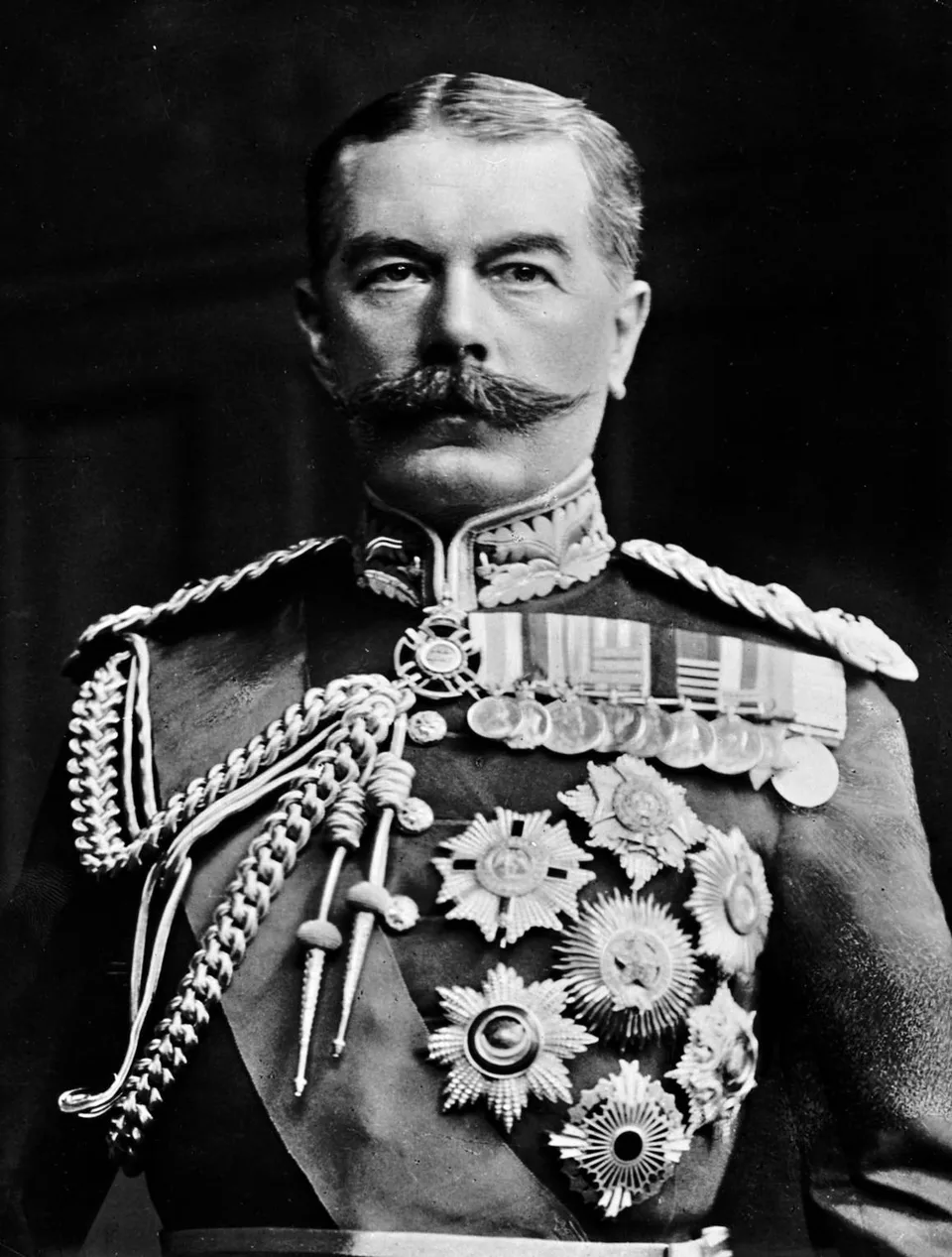 Horatio-Herbert-Kitchener-1st-Earl.jpg