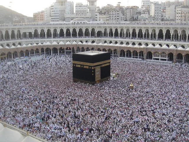 Kaaba with a large crowd | Flickr - Photo Sharing!