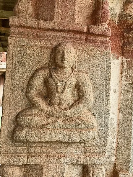 450px-15th-16th_century_Achyutaraya_temple_yogi_meditating,_Hampi_Hindu_monuments_Karnataka.jpg