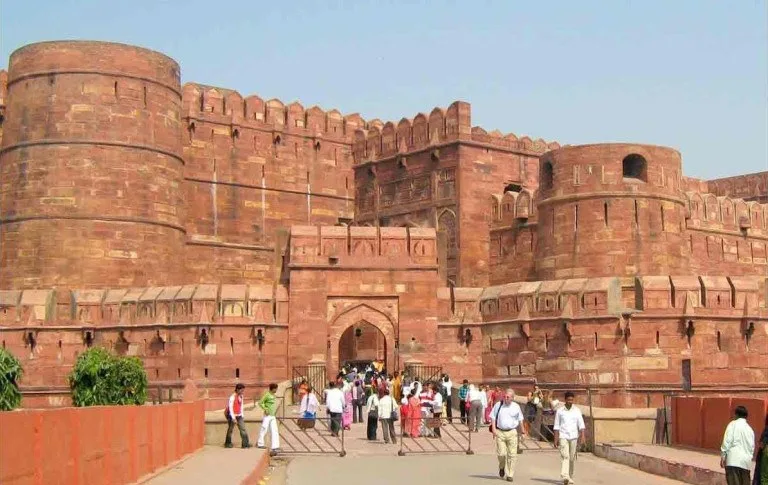 Agra-fort-and-Jahangir-Palace-768x485.jpg