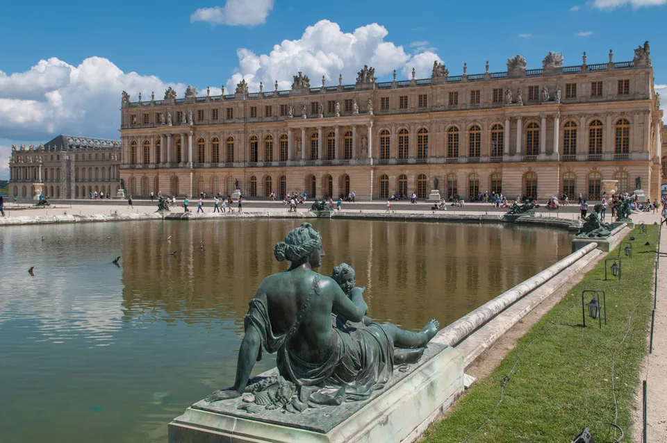 Chateau_de_Versailles,_France_(8132659035).jpg