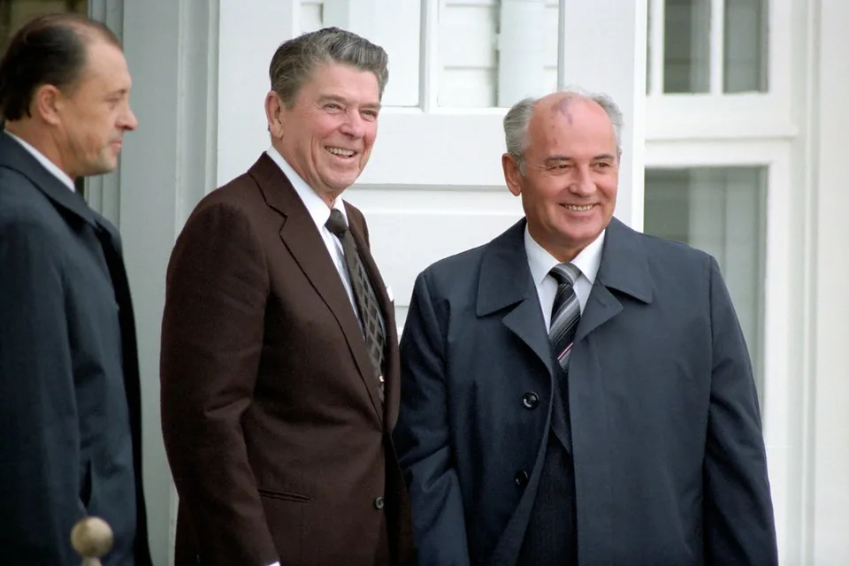 Reagan & Gorbachev Arrive | U.S President Reagan and Soviet … | Flickr