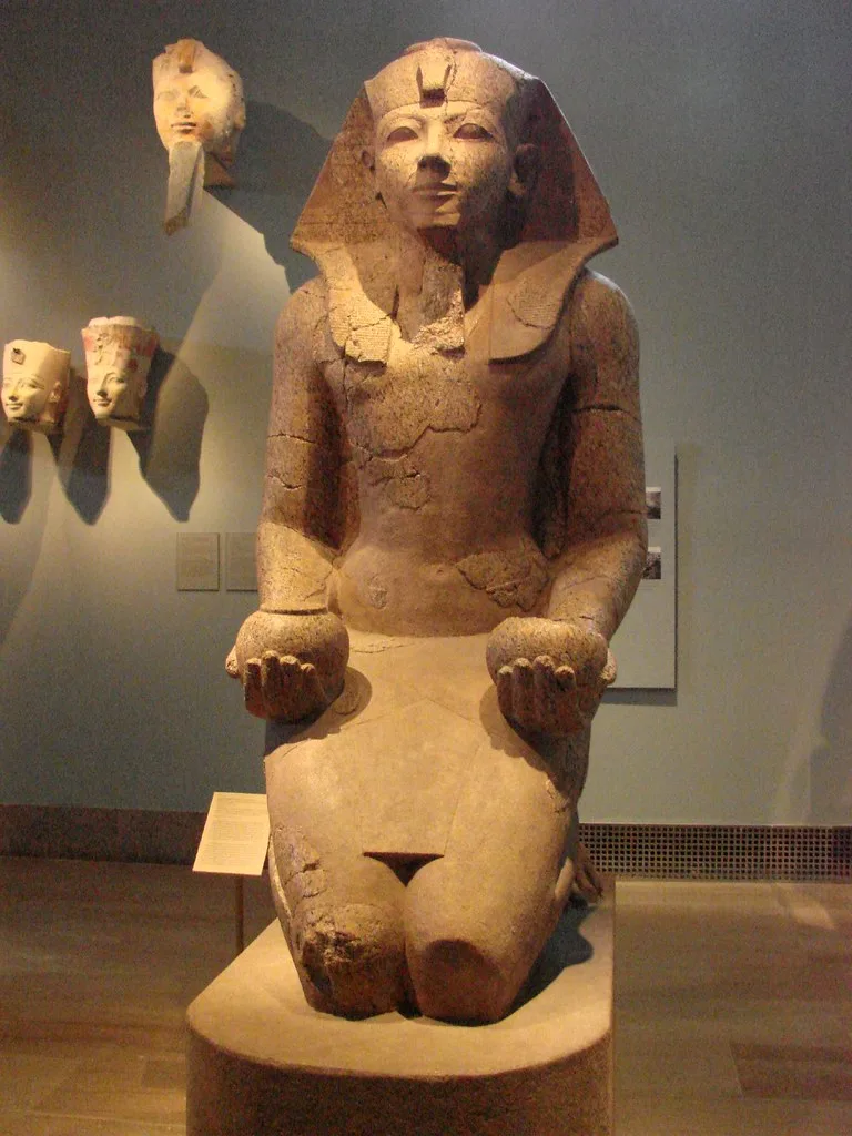Hatshepsut kneeling statue | ellemorgan | Flickr