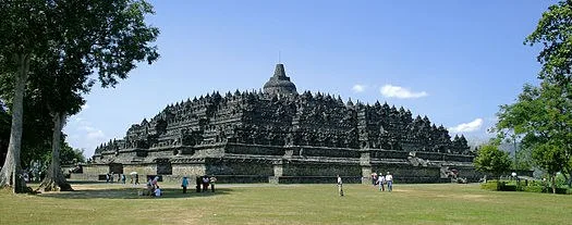 525px-Borobudur-Nothwest-view.jpg